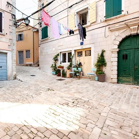 Ambient Apartman - Old Center Apartment *